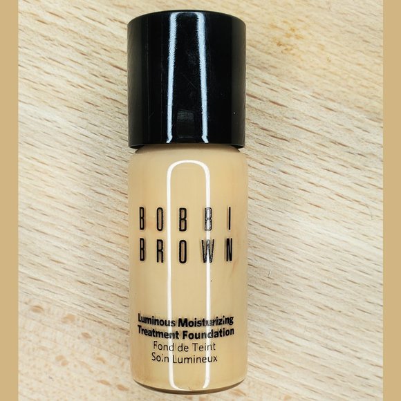 Bobbi Brown Other - Bobbi Brown Luminous Moisturizing Treatment Foundation - #2 Sand